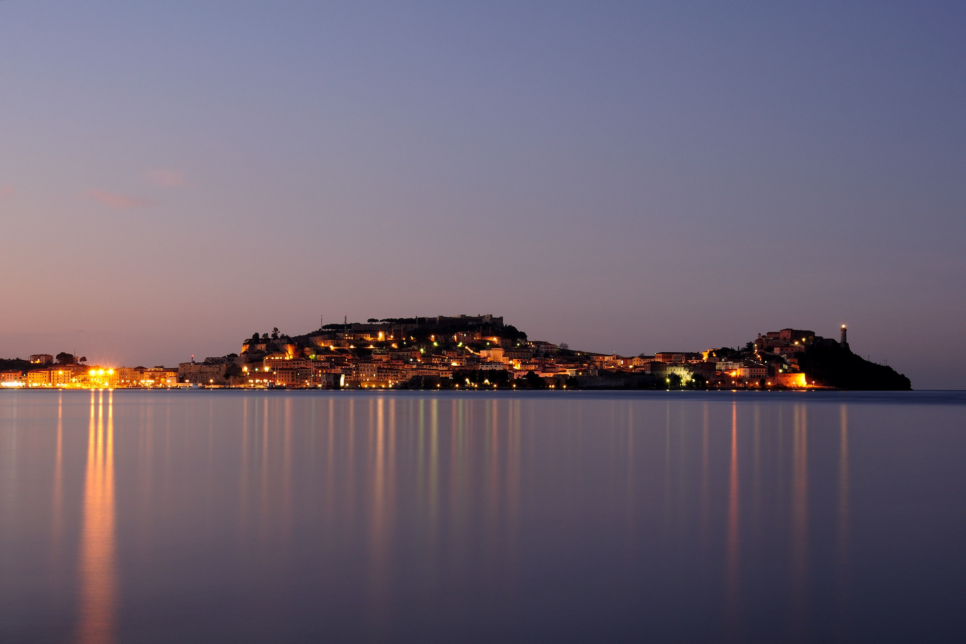 Veduta notturna di Portoferraio