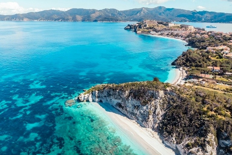 Dove trovare spiagge di sassi bianchi all'Isola d'Elba
