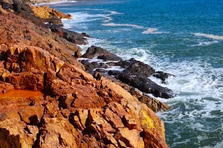 Le più belle spiagge con scogliere rosse all'Isola d'Elba